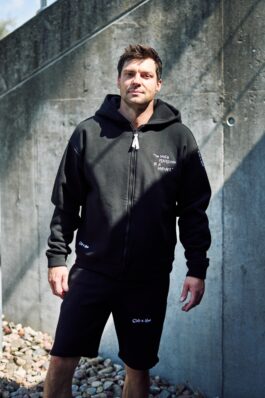 Hoodie NOIR TOO MUCH